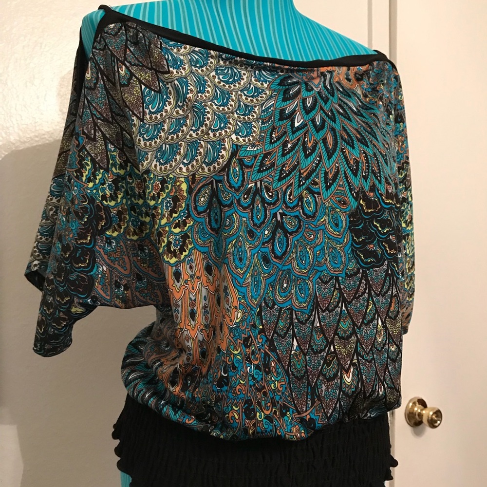 Shoulder cutout blouse